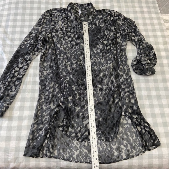 Karherine Barclay blouse tunic sheer animal prints pattern zippers details Large - Picture 11 of 15